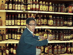 vince-alcohol-typhoon-ondoy-mikey-arroyo-caught-buying-liquor