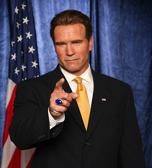 arnold schwarzenegger wife maria shriver caught using cell phone breaking laws arnold schwarzenegger wife maria shriver caught using cell phone breaking laws
