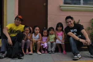 Philippines-Volunteer-Charity-Help-Activism-Charities-gk-Gawad-Kalinga (2)