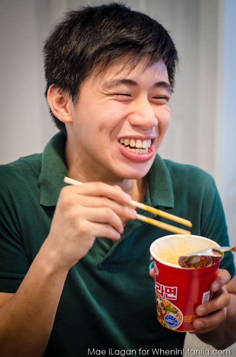 Look who's enjoying the Jin Ramen cup..... hehehe