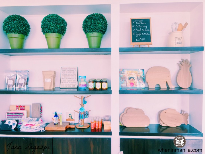 How cute are those wooden chopping boards?