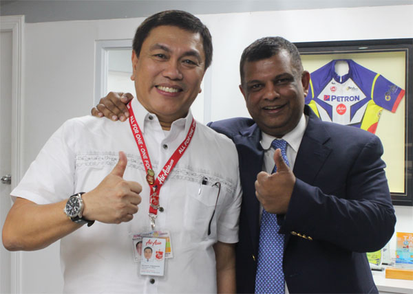 (L) Philippines AirAsia CEO Captain Dexter Comendador and AirAsia Group CEO Tony Fernandes together at the AirAsia office in Pasay City, Philippines. Photo was taken yesterday (January 10).
