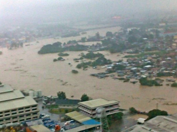 Tropical storm Ketsana ondoy drowns manila philippines