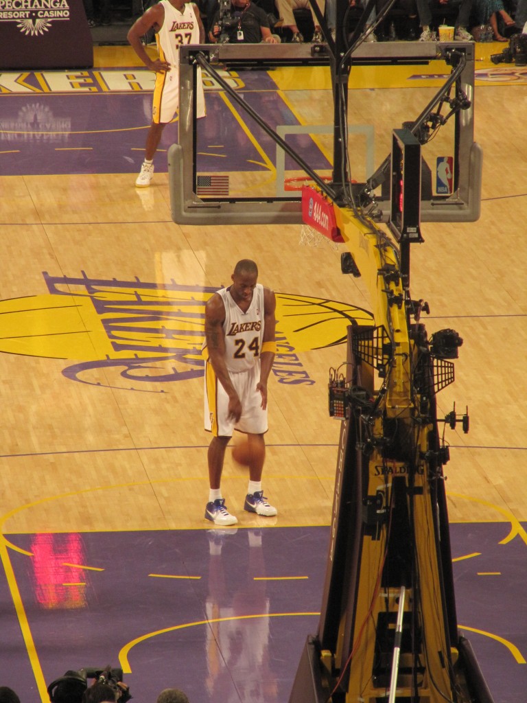 Kobe Bryant at the freethrow line wheninmanila.com