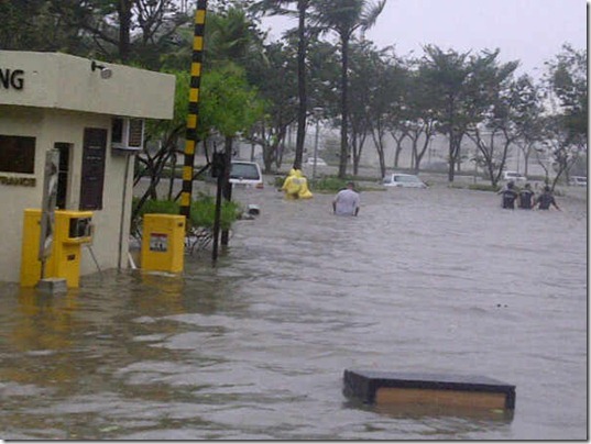 pedring-typhoon-pics-update-manila-wheninmanila-sofitel