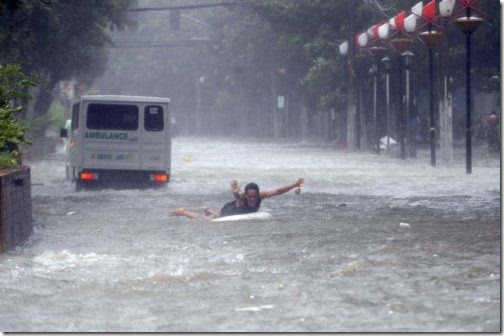 Flood-Waters-Manila-Philippines-Rains-Floods-WhenInManila (13)