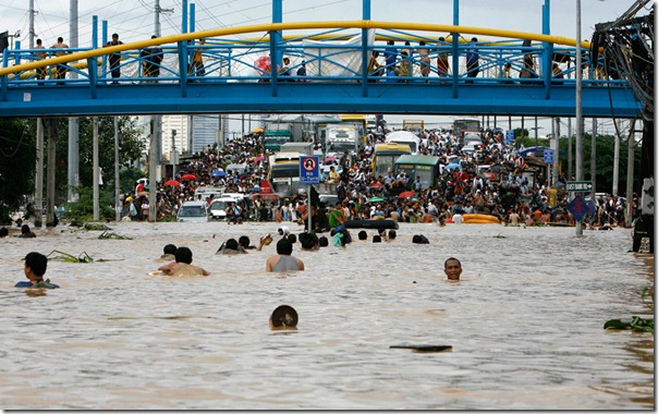 Flood-Waters-Manila-Philippines-Rains-Floods-WhenInManila (14)