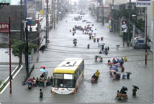 Flood-Waters-Manila-Philippines-Rains-Floods-WhenInManila (15)
