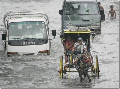 Flood-Waters-Manila-Philippines-Rains-Floods-WhenInManila (1)