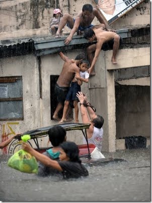 Flood-Waters-Manila-Philippines-Rains-Floods-WhenInManila (20)