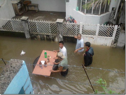 Flood-Waters-Manila-Philippines-Rains-Floods-WhenInManila (4)
