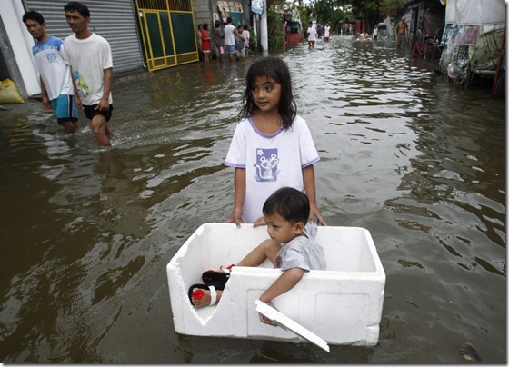 Flood-Waters-Manila-Philippines-Rains-Floods-WhenInManila (8)