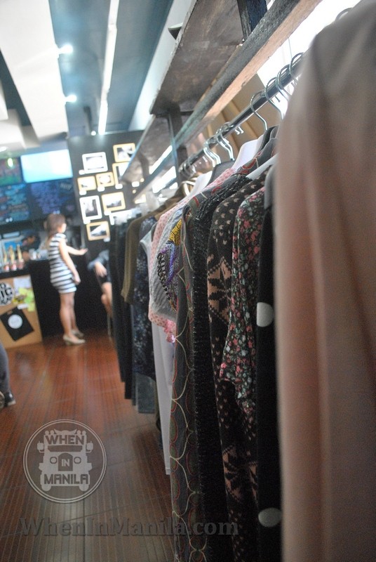 Appraisery Rack of Long Sleeved Clothes for Women