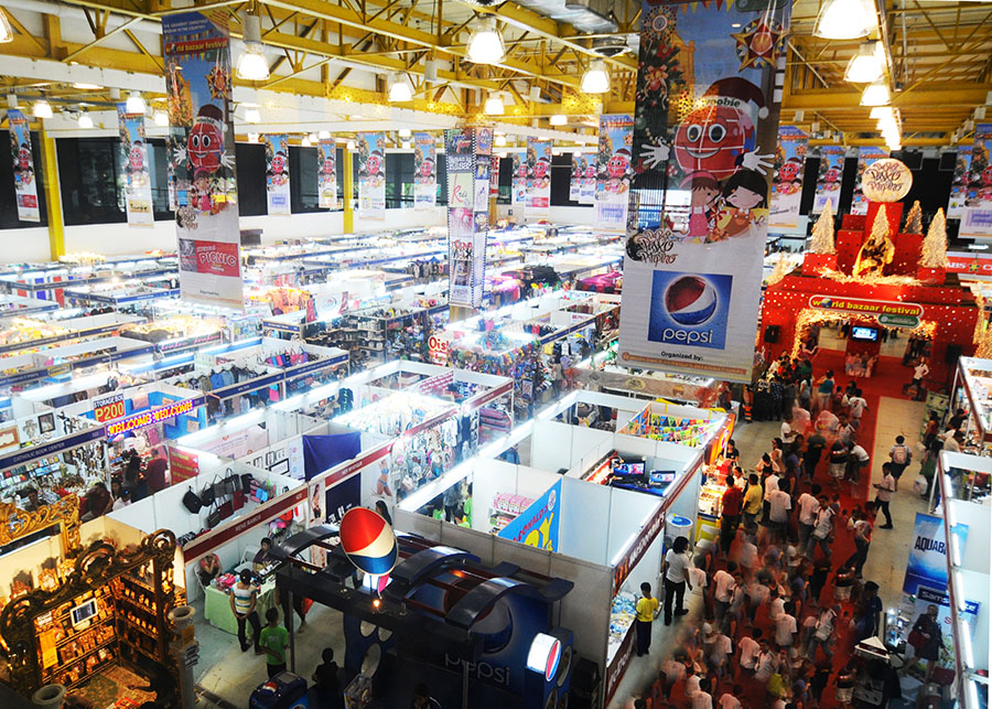 More than 800 booths of novelty items and fab finds are open from 10am til midnight