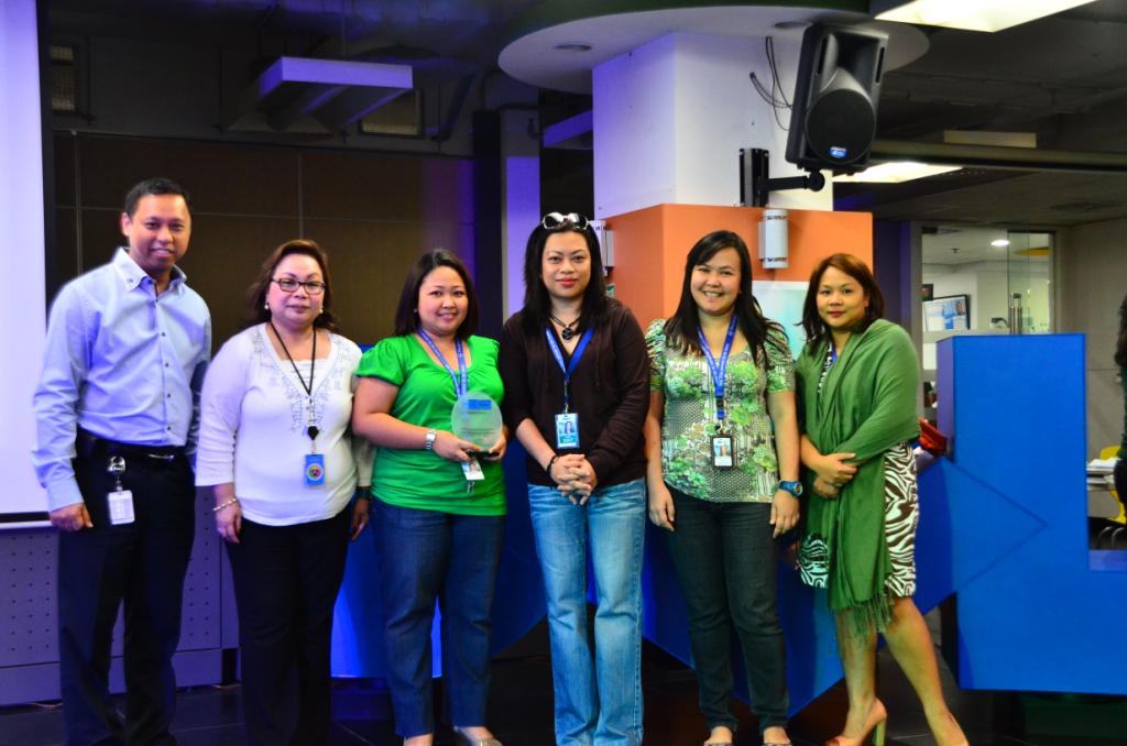Dell Honors Top Employees 3 Mr. Richard Teo, Ms. Donna Grande and Dell employee awardees