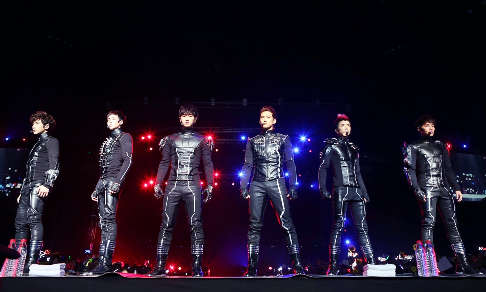 Maximizing Time - 2PM Style: 2PM " What Time Is It?" LIVE TOUR IN Manila 8 1