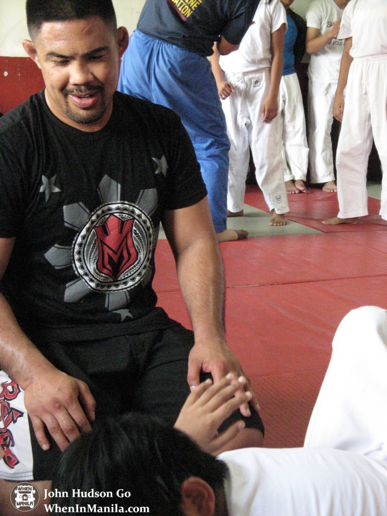 Despite his accomplishments, Mark Munoz remains to be one of the most humble athletes you'll meet, which makes me root for him no matter what!