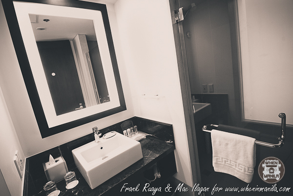 Holiday Inn & Suites Makati Frank Ruaya Mae Ilagan When In Manila (25 of 197)