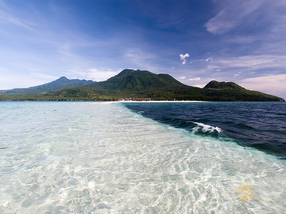 Stunning photo of White Island by Ferdz Decena (www.ironwulf.net).
