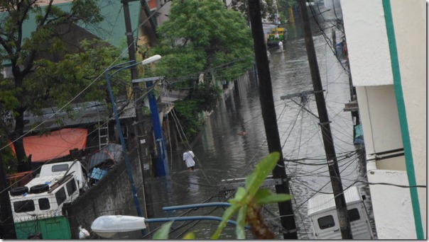 Typhoon Maring  Trami Floods Manila and the Philippines WhenInManila dot com (11)