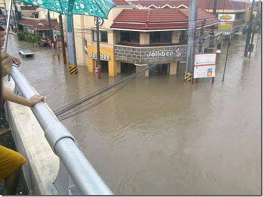 Typhoon Maring  Trami Floods Manila and the Philippines WhenInManila dot com (12)