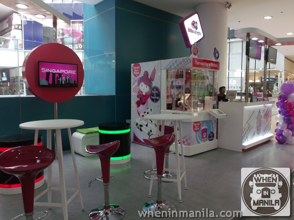 Reis and Irvy's Frozen Yogurt - Where Robots Serve You Your Treats! 2 GEDSC DIGITAL CAMERA