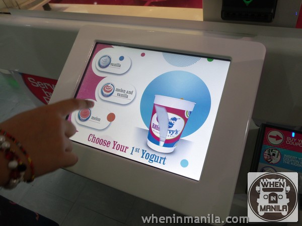 Reis and Irvy's Frozen Yogurt - Where Robots Serve You Your Treats! 4 GEDSC DIGITAL CAMERA