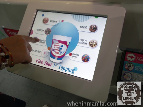 Reis and Irvy's Frozen Yogurt - Where Robots Serve You Your Treats! 5 GEDSC DIGITAL CAMERA