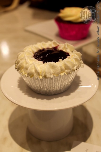 Larcy's Cupcakerycafe: A Blissful Cupcake Haven Down In the South 6 Larcy's Cupcakerycafe Blueberry Cheesecake