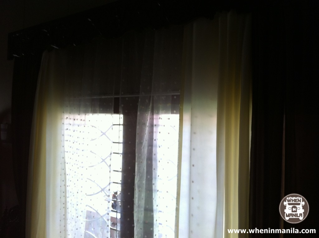 energy saving tips - close curtains to cool the room