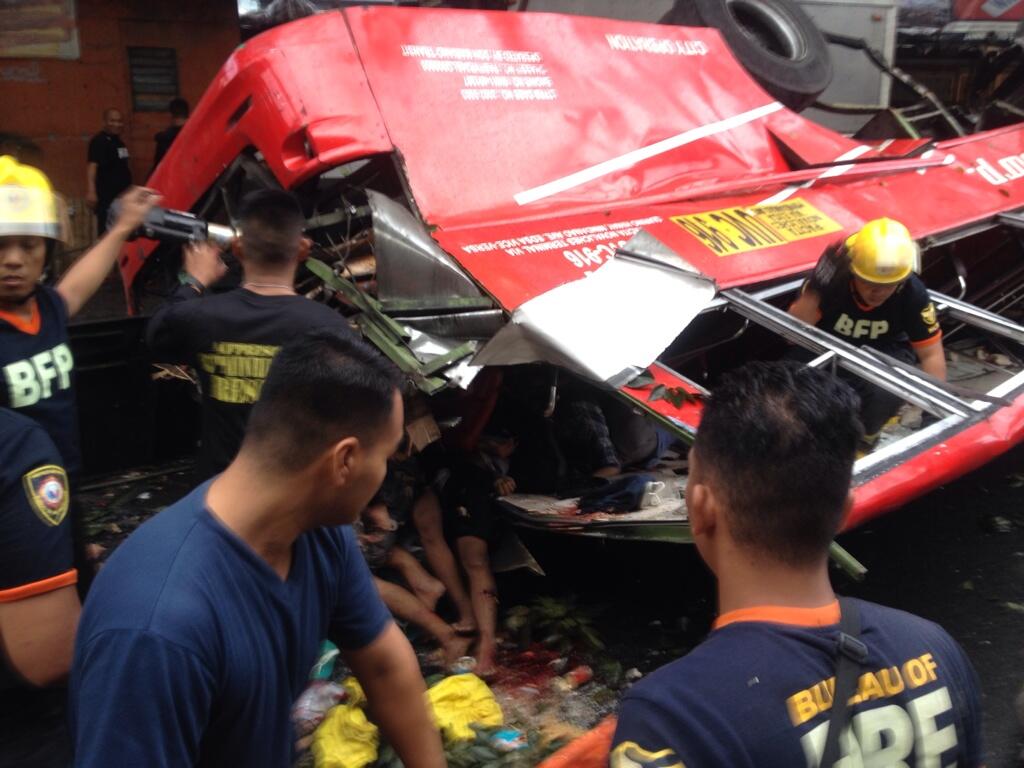 bus falls off skyway accident manila philippines wheninmanila