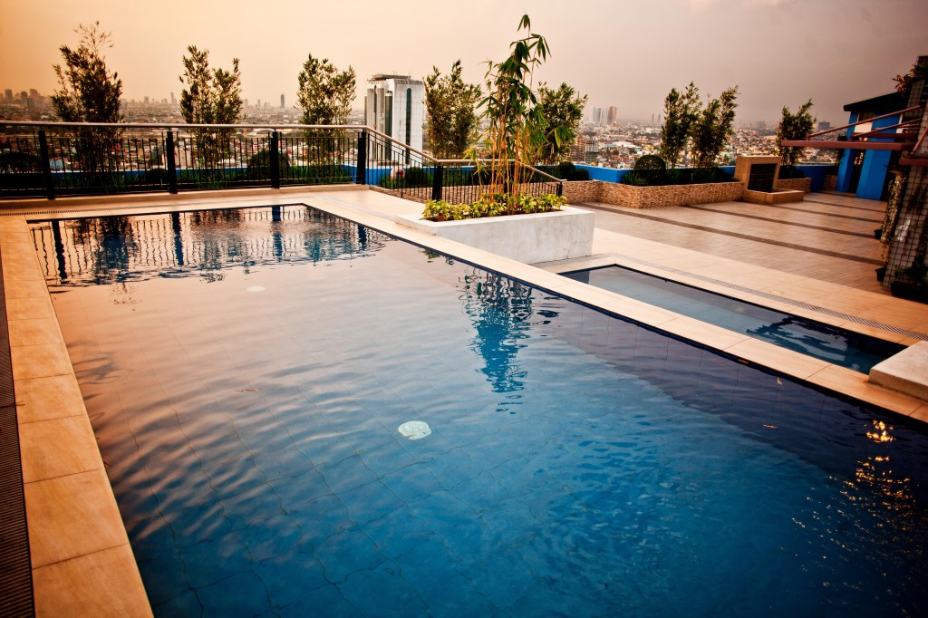 Y2 Hotel_Makati Pool Roofdeck
