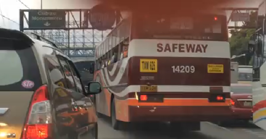 Crazy Bus Driver on on EDSA Caught on Camera Safeway Bus Line Not So Safe