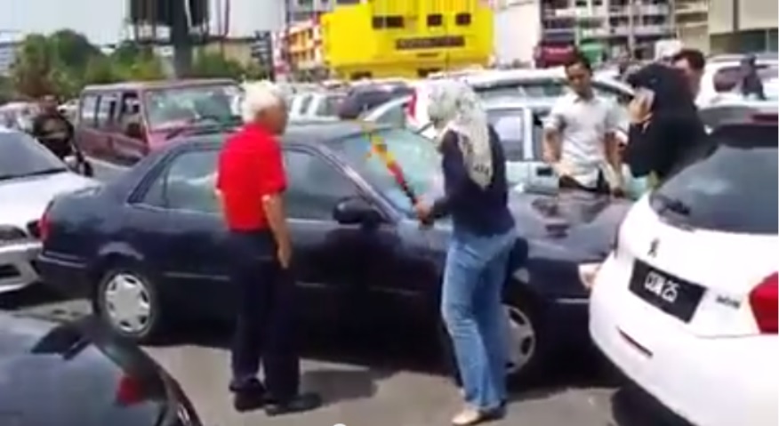 Road Rage Bully in Malaysia Goes Viral