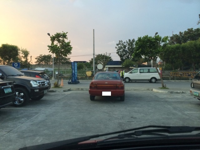 Worst-Parking-Jobs-Manila-Philippines-Bad-Parkers-Horrible-Parked-Car-Park-Idiots-WhenInManila (5)