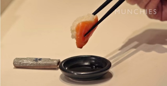 How to eat sushi (4)