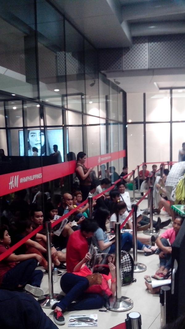 Fans Wait In Line For H&M's Opening a Day Before the Opening 2