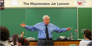Philosophy of Life: Professor Uses Mayonnaise Jar to PERFECTLY Teach Students About Life 1 Philosophy of Life Professor Uses Mayonnaise Jar to PERFECTLY Sum Up Life