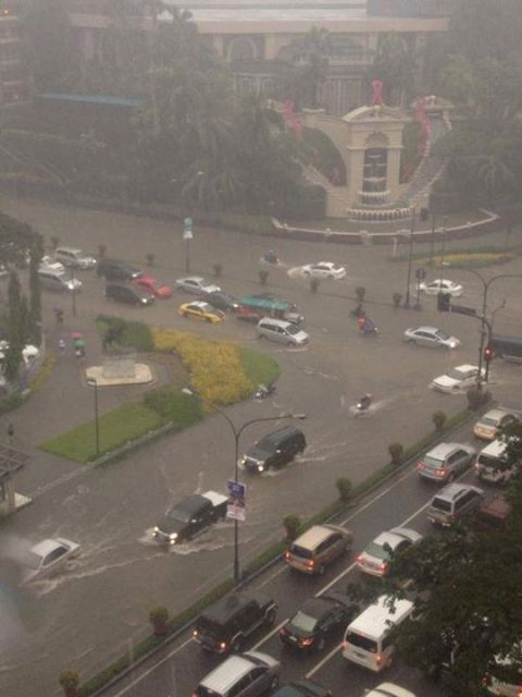 Rain Flood Manila (1)