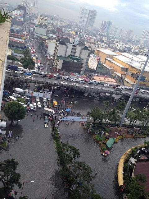 Rain Flood Manila (6)