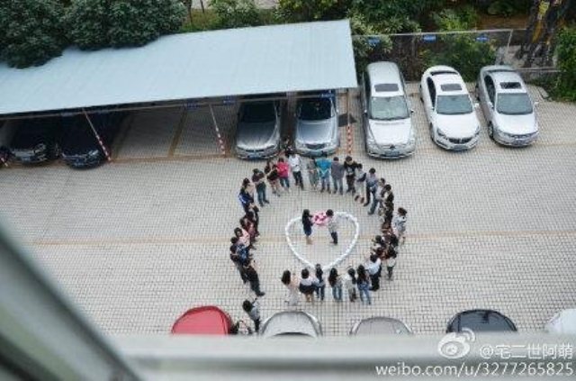 Man proposes with 99 iPhone (2)