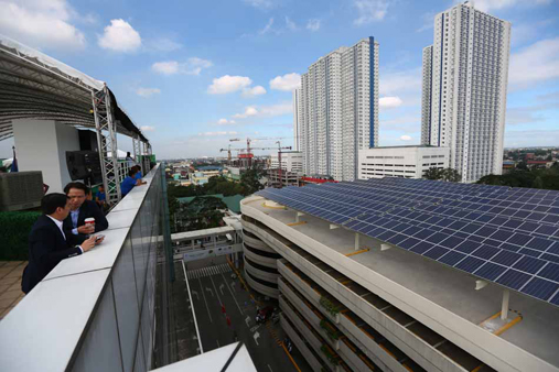 SM Mall is World's Largest Solar-Powered Mall
