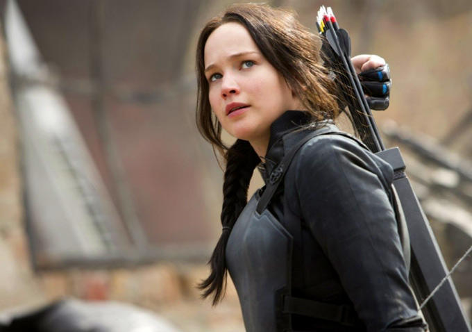 When-In-Manila-The-Hunger-Games-Mockingjay-Part-1-Katniss-Everdeen-Jennifer-Lawrence-movie-review-2