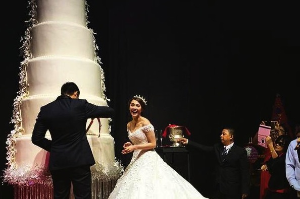 Marian And Dingdong's Wedding Cake is Possibly the World's Largest 2