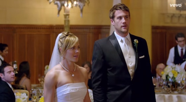 Did Maroon 5 Fake the Wedding Crashing on Their "Sugar" Music Video? 3 Maroon 5 Sugar Fake (3)