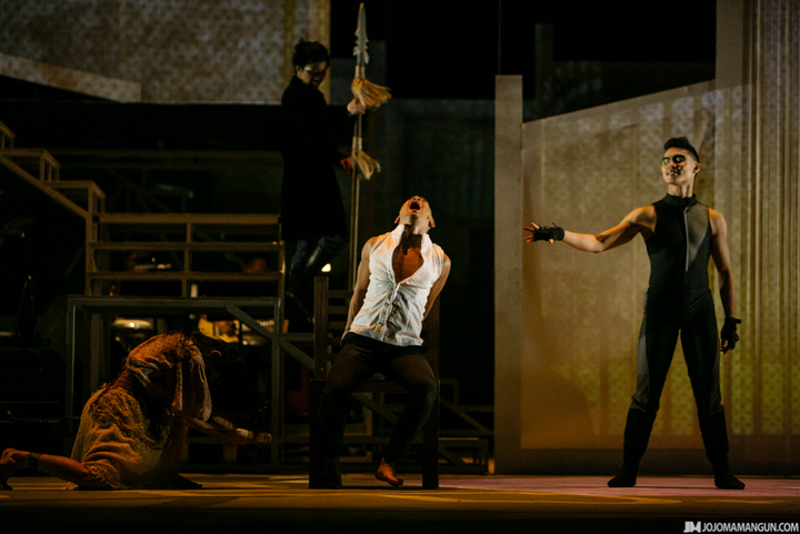 Sandino Martin as Bantugan in the clutches of Earl John Arisola as Malyari, controller of shadows