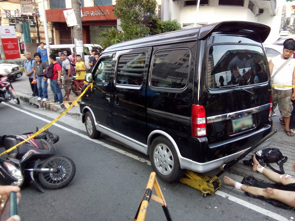 Thief on Motorcyle Snatches Purse...then THIS Happens! 6 Motocyle-Thief-08