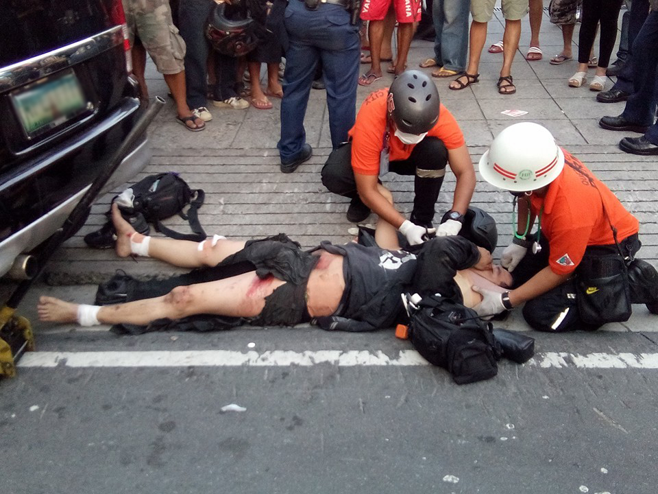 Thief on Motorcyle Snatches Purse...then THIS Happens! 4 Motorcyle-Thief-04