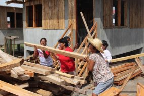 Women in Yolanda-Affected Area in Roxas City Build Houses