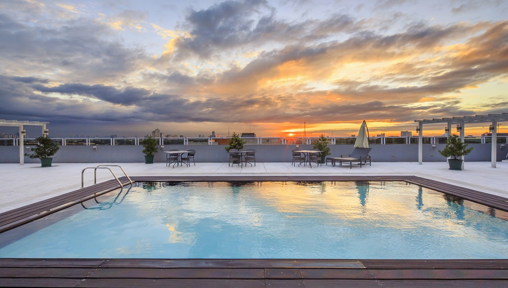 Microtel by Wyndham UP Technohub Roof Deck Swimming Pool